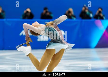 Mailand, Lombardei, Italien. Februar 2026. Olga Mikutina (10) aus Österreich tritt während des Eiskunstlauf Women: Single Skating: Short Program auf der Milano MSK Competition Rink in MAILAND, Italien, während der Olympischen Winterspiele 2026 in Milano Cortina auf. Olga Mikutina belegt Platz 17 und qualifiziert sich für das Finale. (Kreditbild: © Walter G. Arce/ZUMA Press Wire) NUR REDAKTIONELLE VERWENDUNG! Nicht für kommerzielle ZWECKE! Stockfoto