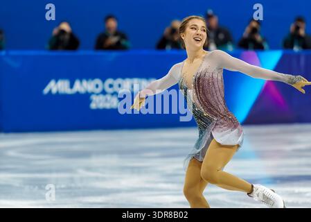 Mailand, Lombardei, Italien. Februar 2026. Olga Mikutina (10) aus Österreich tritt während des Eiskunstlauf Women: Single Skating: Short Program auf der Milano MSK Competition Rink in MAILAND, Italien, während der Olympischen Winterspiele 2026 in Milano Cortina auf. Olga Mikutina belegt Platz 17 und qualifiziert sich für das Finale. (Kreditbild: © Walter G. Arce/ZUMA Press Wire) NUR REDAKTIONELLE VERWENDUNG! Nicht für kommerzielle ZWECKE! Stockfoto