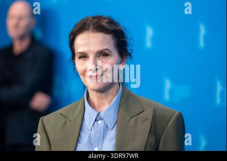 Juliette Binoche beim Photocall zum Wettbewerb Filme Queen at Sea auf der Berlinale 76. Internationale Filmfestspiele im Berlinale Palast am 17.02.2026 in Berlin Berlin Deutschland *** Juliette Binoche beim Fotocall für den Wettbewerbsfilm Königin auf See beim Berlinale 76 International Film Festival im Berlinale Palast am 17. Februar 2026 in Berlin Berlin Stockfoto