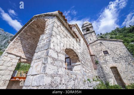 Kirche Unserer Lieben Frau von Remedy am Hang des Saint John Berg oberhalb der Altstadt von Kotor, die Stadt in der Bucht von Kotor, Montenegro Stockfoto