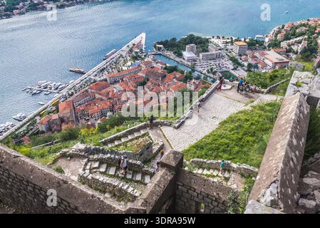 Reste der antiken Altstadt um Saint John Festung in Kotor Küstenstadt, in der Bucht von Kotor der Adria, Montenegro entfernt Stockfoto
