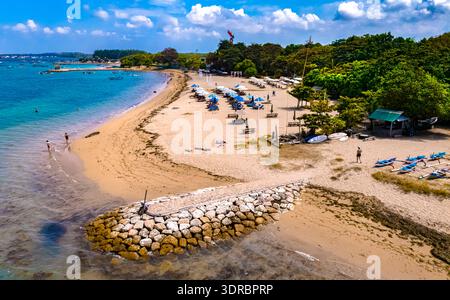 Blick auf Mertasari Beach in Denpasar, Bali, Indonesien. Stockfoto