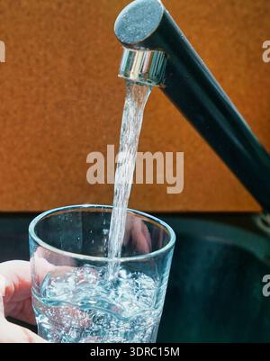 Wasser zu trinken Stockfoto