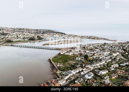 Drohnenbild der Wahrzeichen Shaldon-Brücke auf dem Fluss Teign in Devon. Stockfoto