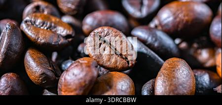 Nahaufnahme von gerösteten Kaffeebohnen. Stockfoto