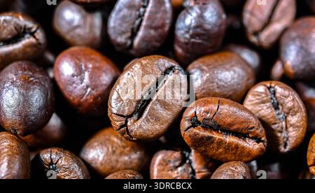 Nahaufnahme von gerösteten Kaffeebohnen. Stockfoto