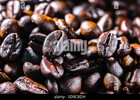 Nahaufnahme von gerösteten Kaffeebohnen. Stockfoto