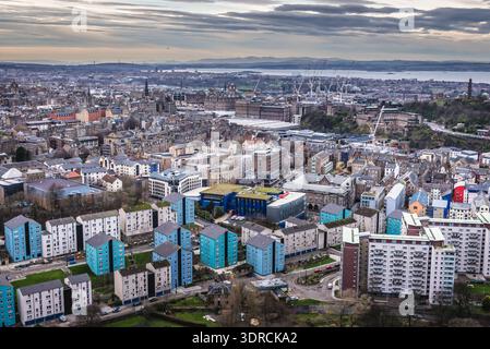 Edinburgh, Schottland - 19. Januar 2020: Stadtansicht von Edinburgh, Blick vom Holyrood Park Stockfoto