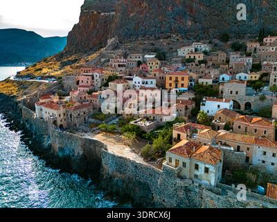 Luftaufnahme von Monemvasia, einer Stadt in Laconia, Griechenland. Stockfoto