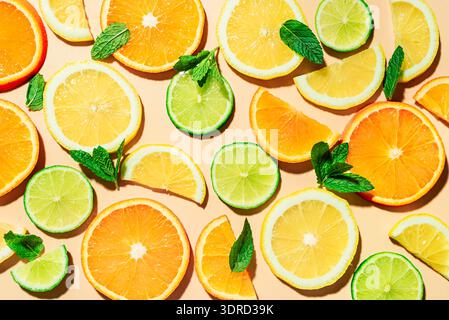 Zitrusfrüchte, Orangen, Zitronen, Limetten. Stockfoto