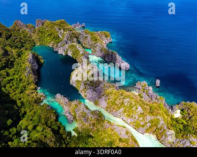 Große Lagune und kleine Lagune auf Miniloc Island in der Nähe von El Nido Stockfoto
