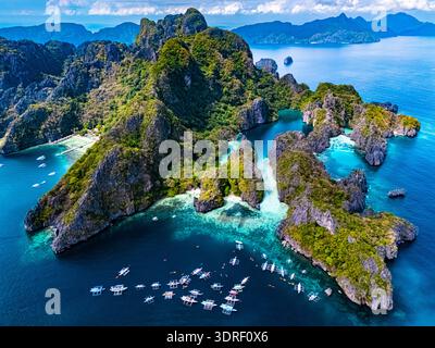Große Lagune und kleine Lagune auf Miniloc Island in der Nähe von El Nido, Palawan, Philippinen. Stockfoto