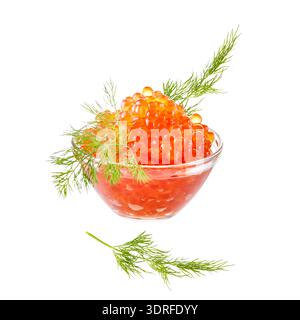 Salziger roter Lachskaviar in Glasschale mit Dill isoliert auf weißem Hintergrund Stockfoto