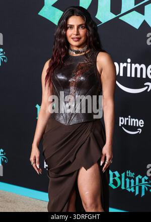 HOLLYWOOD, LOS ANGELES, KALIFORNIEN, USA - 17. FEBRUAR: Priyanka Chopra Jonas kommt bei der Weltpremiere von Amazon Prime Video's „The Bluff“ am 17. Februar 2026 im TCL Chinese Theatre IMAX in Hollywood, Los Angeles, Kalifornien, USA. (Foto: Xavier Collin/Image Press Agency) Stockfoto
