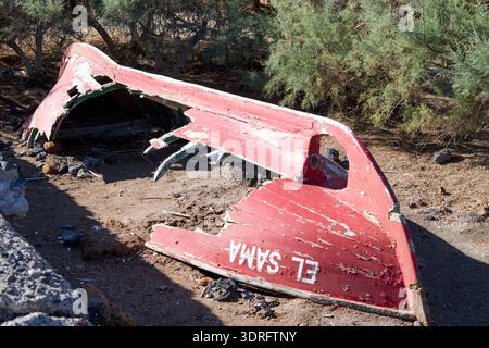 Altes kaputtes Holzboot verlor El medano teneriffa kanarische Inseln spanien Stockfoto