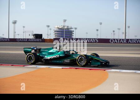 Lance Walk, Aston Martin, fährt an Woche 2, Tag 1 der Formel-1-Vorsaisontests auf dem Bahrain International Circuit, Sakhir, Bahrain, Mittwoch, 18. Februar 2026. Stockfoto