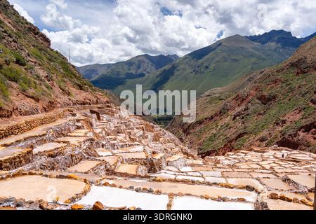 Salzterrassen in Salinas de Maras im Heiligen Tal, Peru Stockfoto
