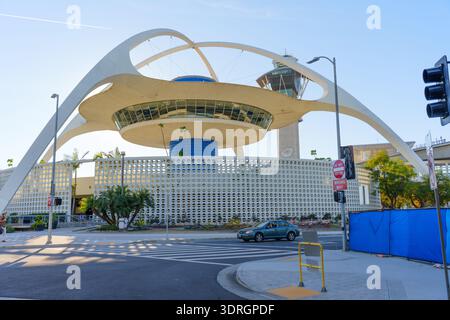 Los Angeles, Kalifornien - 12. Januar 2026: Das Themengebäude am Los Angeles International Airport (LAX) zeigt futuristische Googie-Architektur mit SW Stockfoto