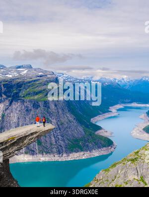 Atemberaubender Panoramablick von Preikestolen in Norwegen mit atemberaubenden Klippen und Fjorden Stockfoto