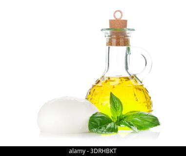 Mozzarella-Käse, Olivenöl und Basilikum-Kräuter-Blätter. Isoliert auf weißem Hintergrund Stockfoto