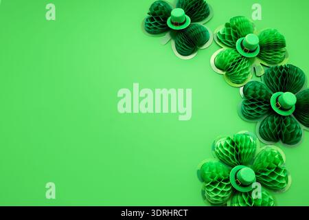 St. Patrick's Day Shamrocks und Leprechaun-Hüte Grenzen Stockfoto