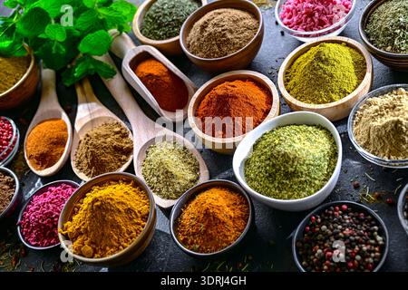 Zusammensetzung mit Gewürzen und Kräutern Stockfoto