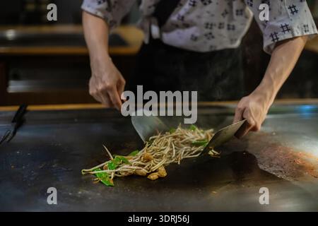 Tepanyaki – traditionelle japanische kulinarische Show. Stockfoto