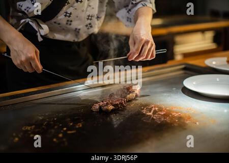 Tepanyaki – traditionelle japanische kulinarische Show. Stockfoto