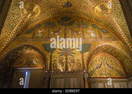 Palatinkapelle, Cappella Palatina. Byzantinische Mosaike aus dem 12. Jahrhundert, die Tiere im normannischen Königspalast in Palermo darstellen. Stockfoto