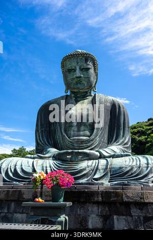 Große Buddha-Bronzestatue im Kotoku-in-Tempel in Kamakura, Japan Stockfoto