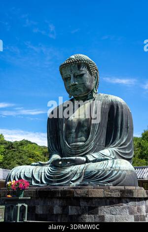 Große Buddha-Bronzestatue im Kotoku-in-Tempel in Kamakura, Japan Stockfoto