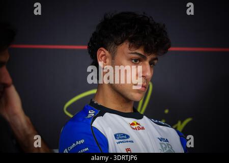 Bahrain, Bahrain. Februar 2026. 41 Arvid Lindblad, (GRB), Visa CashApp Racing Bulls, VCARB 03 Red Bull-Ford, Formel-1-Weltmeisterschaft 2026 Bahrain 18-20 Februar 2026 Credit: Independent Photo Agency/Alamy Live News Stockfoto