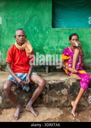 Ein älteres Ehepaar aus dem ländlichen Odisha, Indien Stockfoto