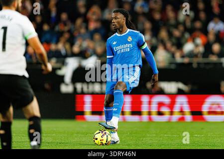 Eduardo Camavinga während des LaLiga EA Sports Spiels zwischen den Teams von Valencia CF und Real Madrid CF (Maciej Rogowski/Ball Raw Bilder) Stockfoto