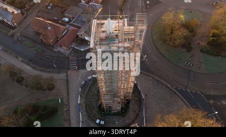 Aus der Vogelperspektive die Lord Hill’s Column, umgeben von einem Gerüst, umgeben von Restaurierungsarbeiten in Shrewsbury, Shropshire Stockfoto