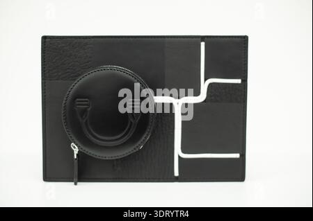 London, Großbritannien. Februar 2026. London, Nosakhari, präsentiert die moderne Circuit-Taschenkollektion, eine Neuinterpretation des klassischen Butlers in Zusammenarbeit mit Tega Akinola Credit: Independent Photo Agency/Alamy Live News Stockfoto