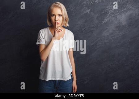 Ein ruhiger Moment, der in einer Collage verschiedener Ausdrücke und Emotionen festgehalten wird Stockfoto
