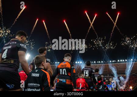 Hull, England, 20. Februar 2026 – Spielerspaziergänge während des Spiels zwischen Hull KR und Brisbane Broncos im MKM Stadium. Quelle: Paddy Douglas/Alamy Live News Stockfoto