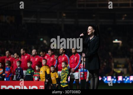 Hull, England, 20. Februar 2026 – Anthem Singer beim Spiel zwischen Hull KR und Brisbane Broncos im MKM Stadium. Quelle: Paddy Douglas/Alamy Live News Stockfoto