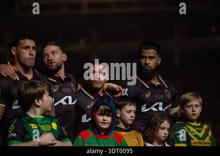 Hull, England, 20. Februar 2026 – Nationalhymne reece Walsh singt während des Spiels zwischen Hull KR und Brisbane Broncos im MKM Stadium. Quelle: Paddy Douglas/Alamy Live News Stockfoto