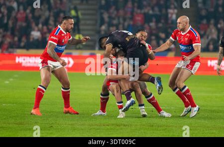 Hull, England, 20. Februar 2026 – Jez litten und tom amone greifen beim Spiel der Betfred World Club Challenge zwischen Hull KR und Brisbane Broncos im MKM Stadium an. Quelle: Paddy Douglas/Alamy Live News Stockfoto