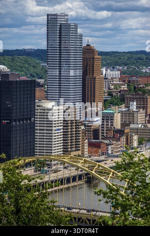 Eine Reihe von Brücken über den Allegheny River in Pittsburgh PA Stockfoto