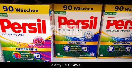 Persil Waschmittel im Ladenregal, eine weltweit führende Premiummarke. Stockfoto