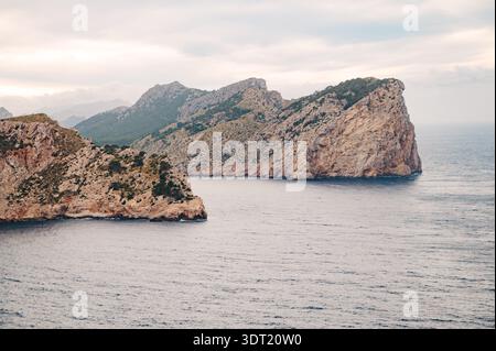 Rocky Headland and Sea am Cap de Formentor, Mallorca Stockfoto