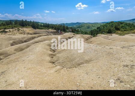 Berca, Rumänien - 18. Juli 2019: Aus der Vogelperspektive im Naturschutzgebiet Berca Mud Volcanoes nahe Berca im County Buzau Stockfoto