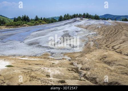 Berca, Rumänien - 18. Juli 2019: Landschaft im Naturreservat Schlammvulkane bei Berca im Kreis Buzau Stockfoto