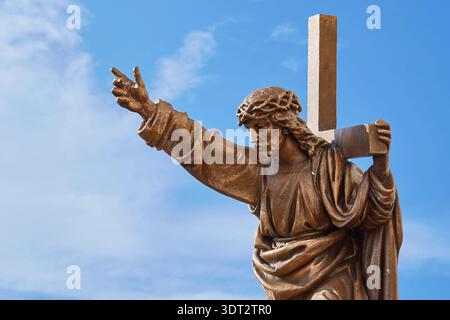 Skulptur Jesu Christi in der Nähe der Kathedrale von St. Franziskus Xaver, Grodno, Weißrussland Stockfoto