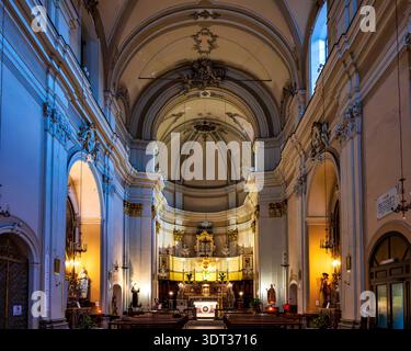 Innenschiff von Santuario Santa Rita in Sant'Agostino, einer spätbarocken Kirche an der Via Vittorio Emanuele II in Catania, Sizilien, Italien. Stockfoto