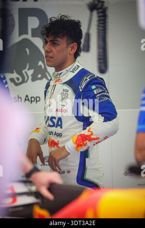 Bahrain, Bahrain. Februar 2026. 41 Arvid Lindblad, (GRB), Visa CashApp Racing Bulls, VCARB 03 Red Bull-Ford, Formel-1-Weltmeisterschaft 2026 Bahrain 18-20 Februar 2026 Credit: Independent Photo Agency/Alamy Live News Stockfoto