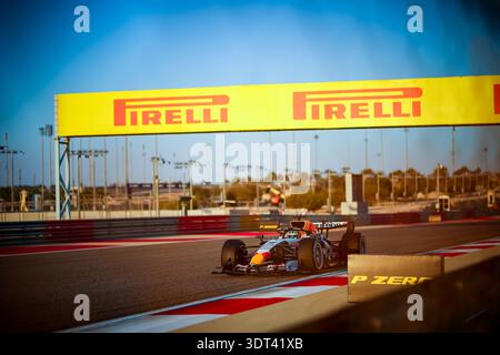 Bahrain, Bahrain. Februar 2026. 41 Arvid Lindblad, (GRB), Visa CashApp Racing Bulls, VCARB 03 Red Bull-Ford, Formel-1-Weltmeisterschaft 2026 Bahrain 18-20 Februar 2026 Credit: Independent Photo Agency/Alamy Live News Stockfoto